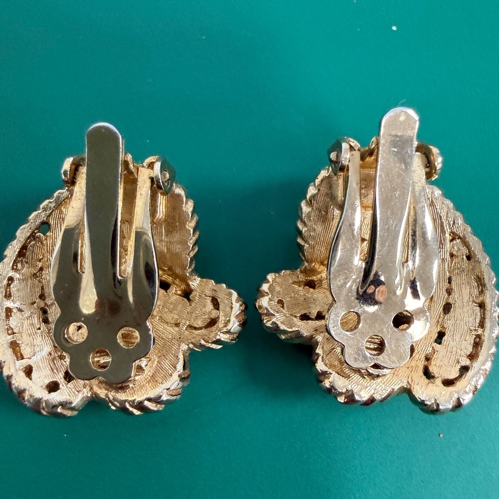 Vintage Gold-Tone Pearl & Crystal Clip-On Earrings - Elegant Women Jewelry - Picture 5 of 7